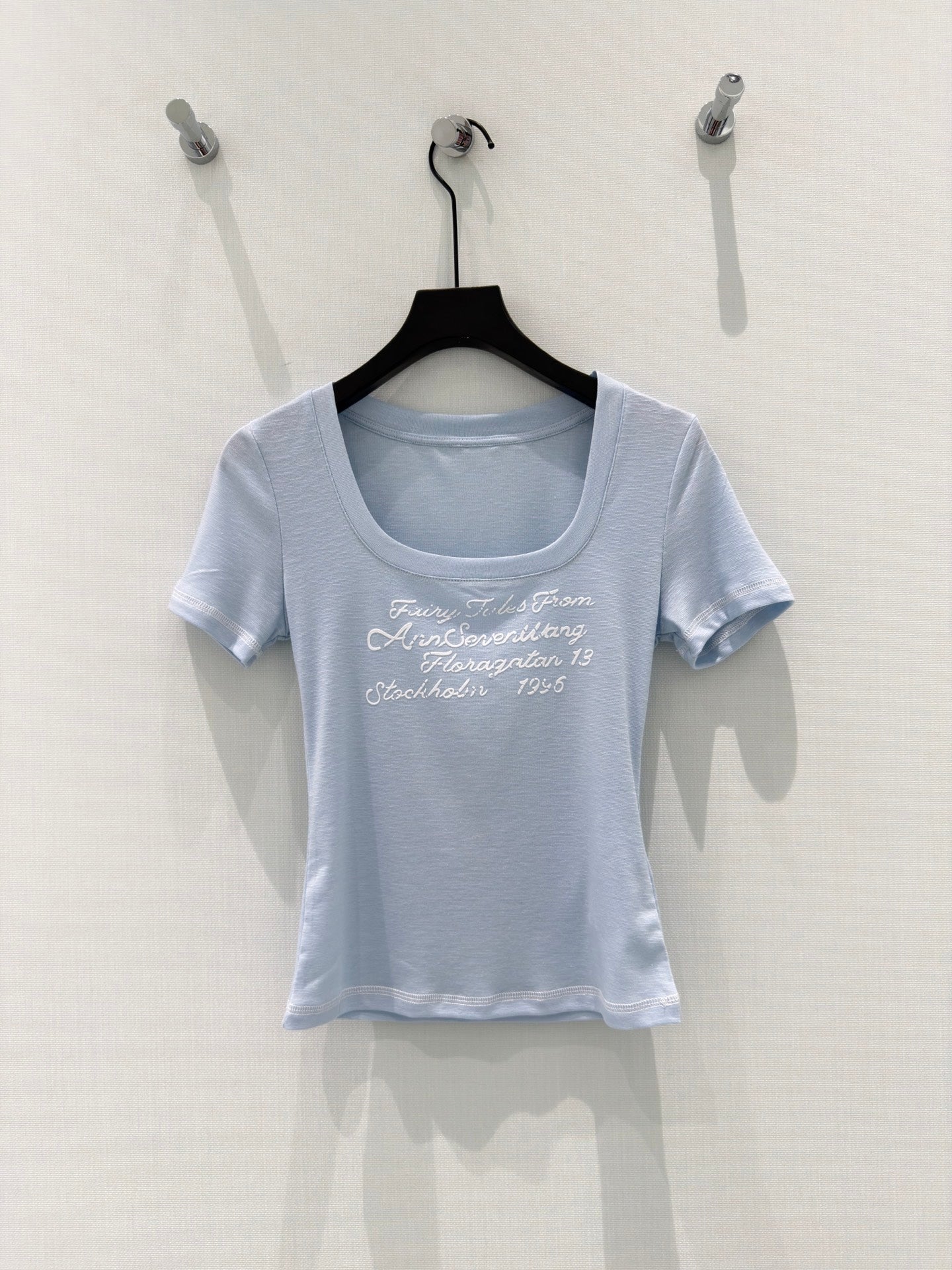 Vintage script embroidered crop tee