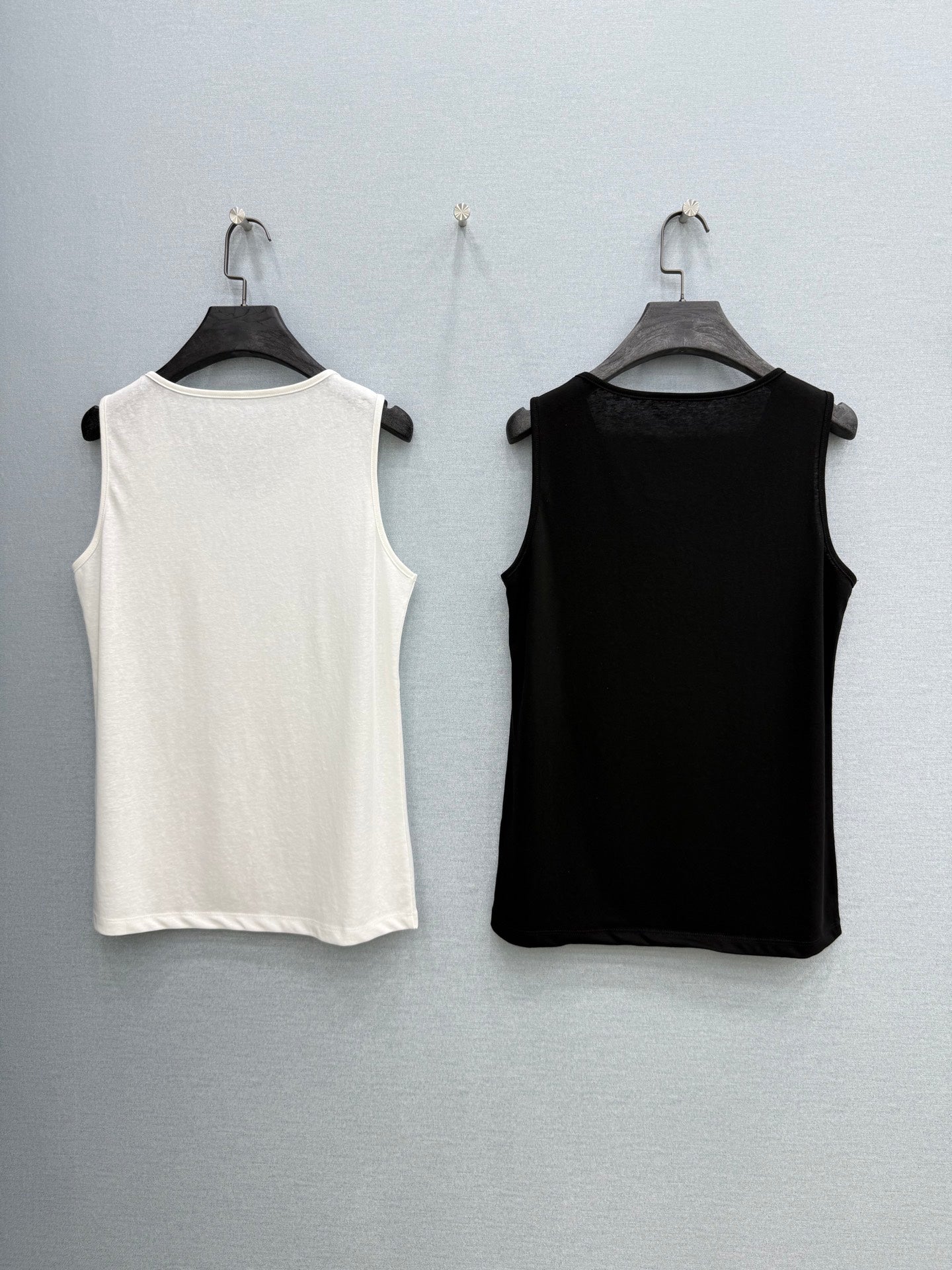 Scoop neck ribbed tank top