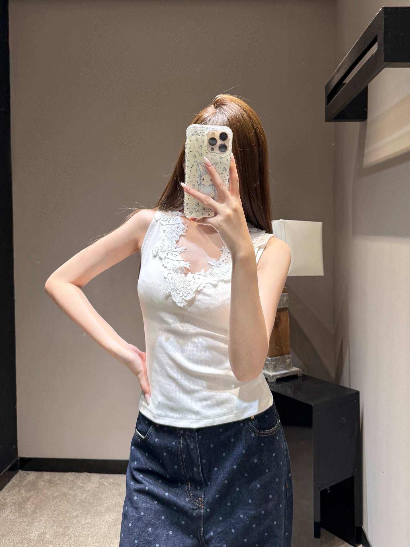 Scalloped Lace V-Neck Sleeveless Top