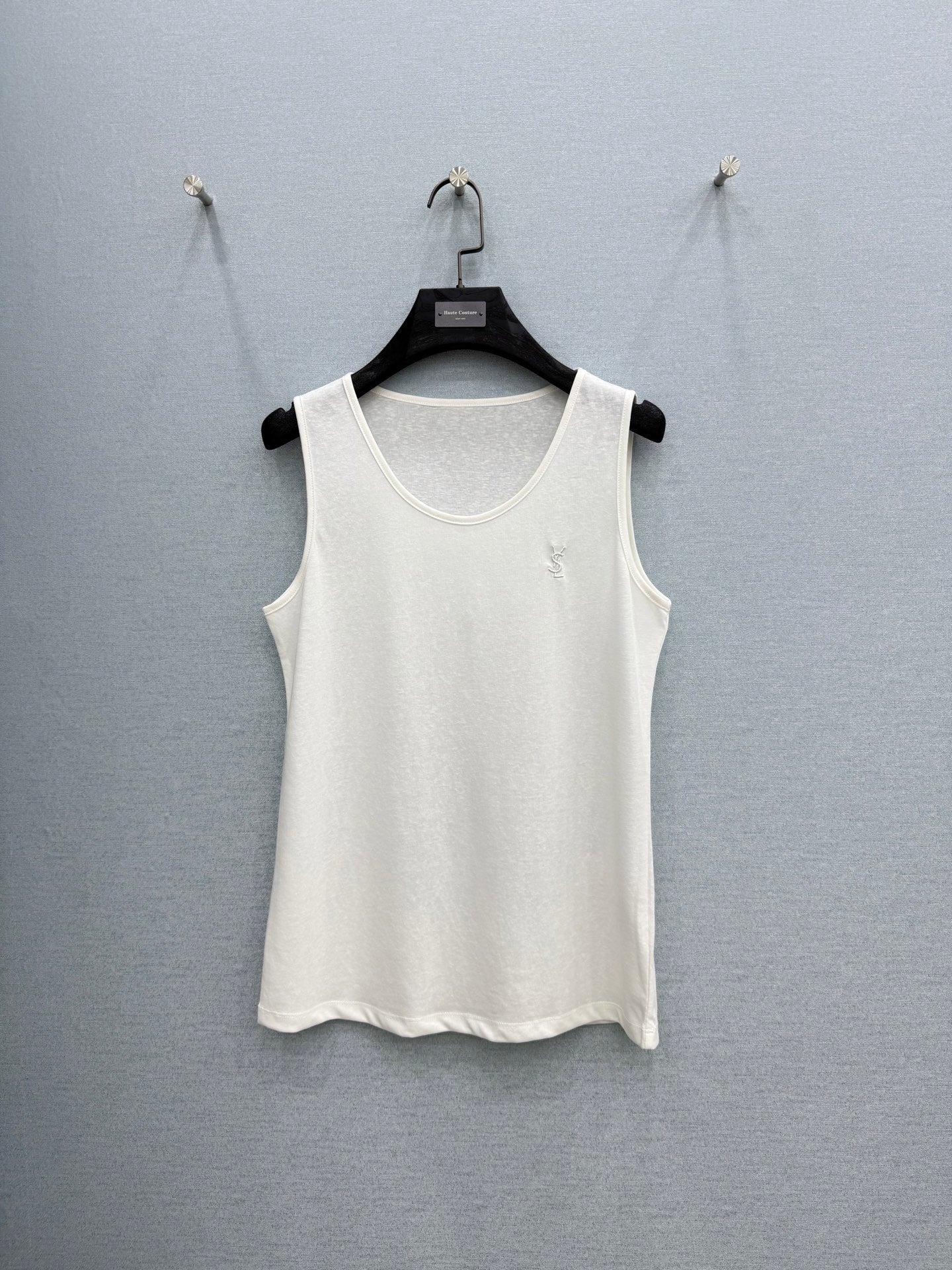 Scoop neck ribbed tank top