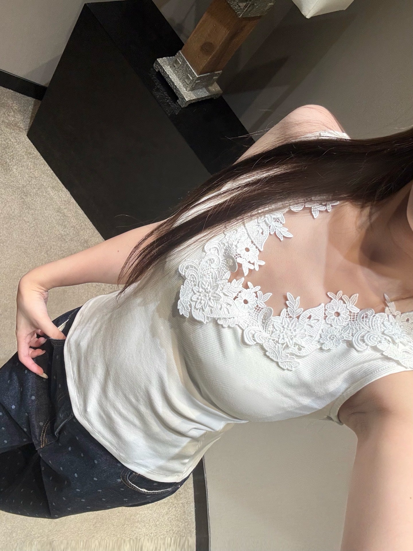 Scalloped Lace V-Neck Sleeveless Top