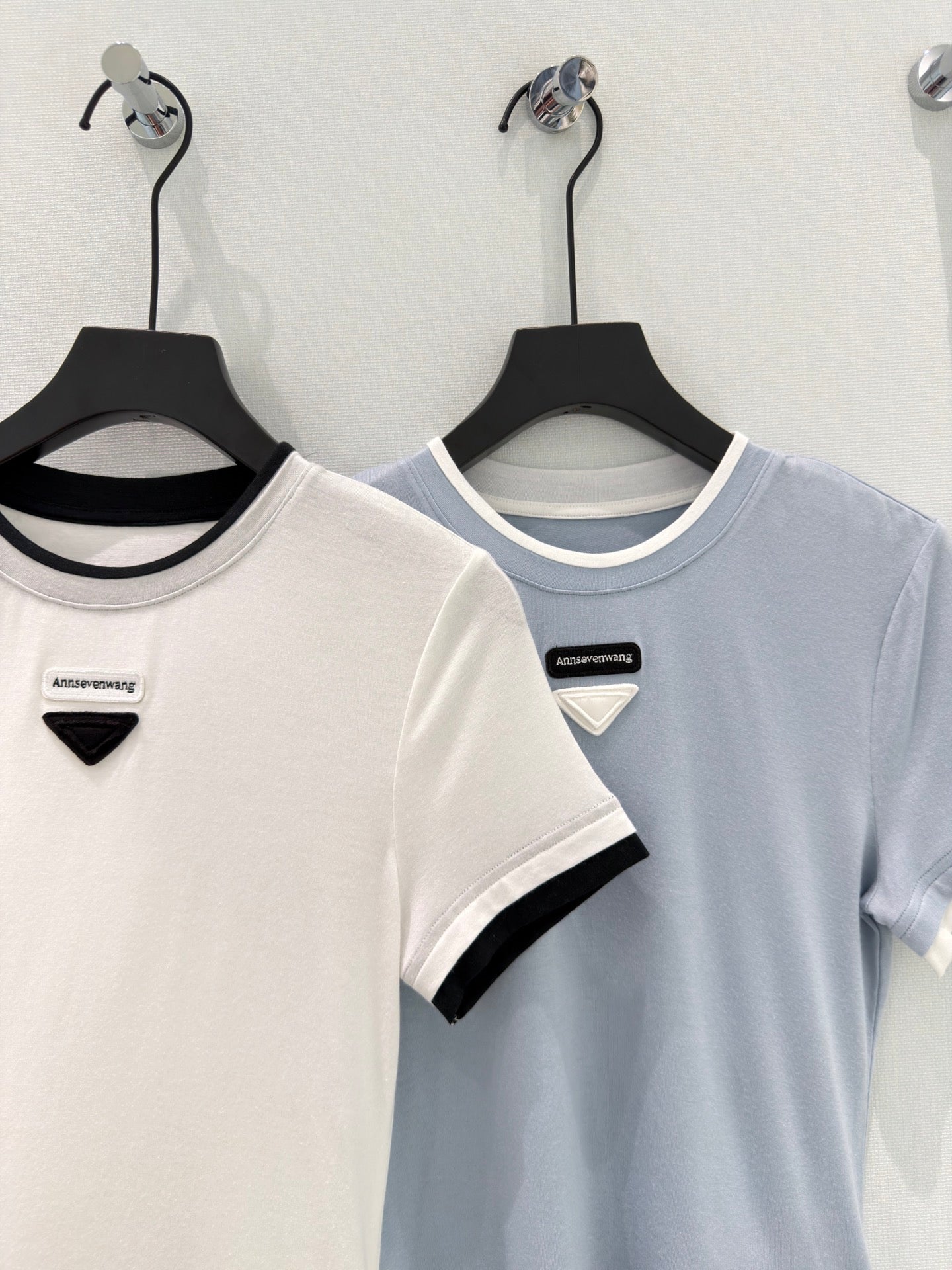 Ribbed mock layer crop tee