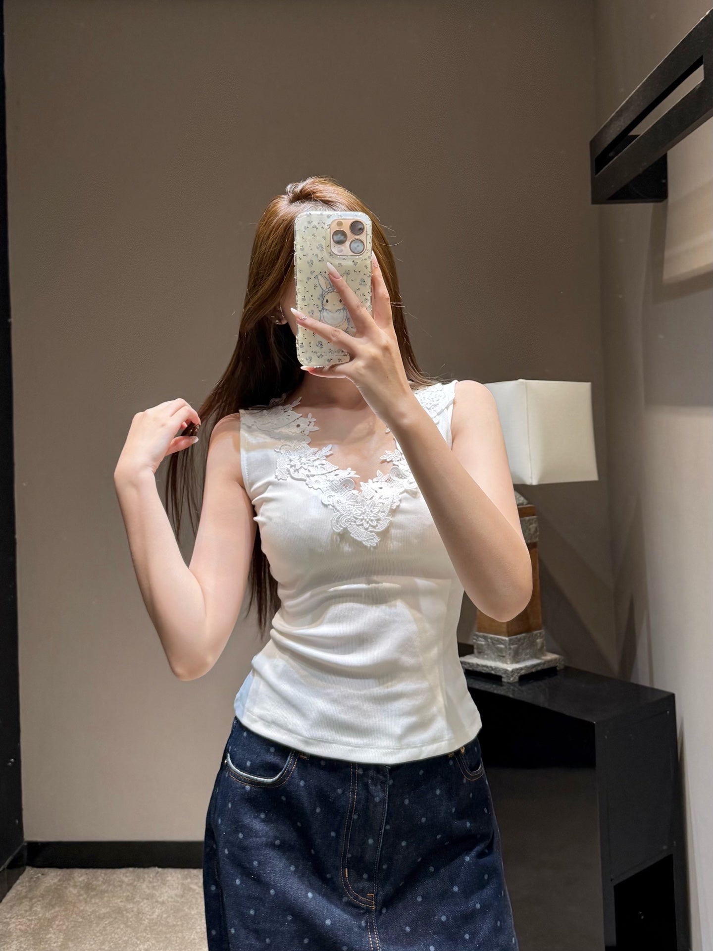 Scalloped Lace V-Neck Sleeveless Top
