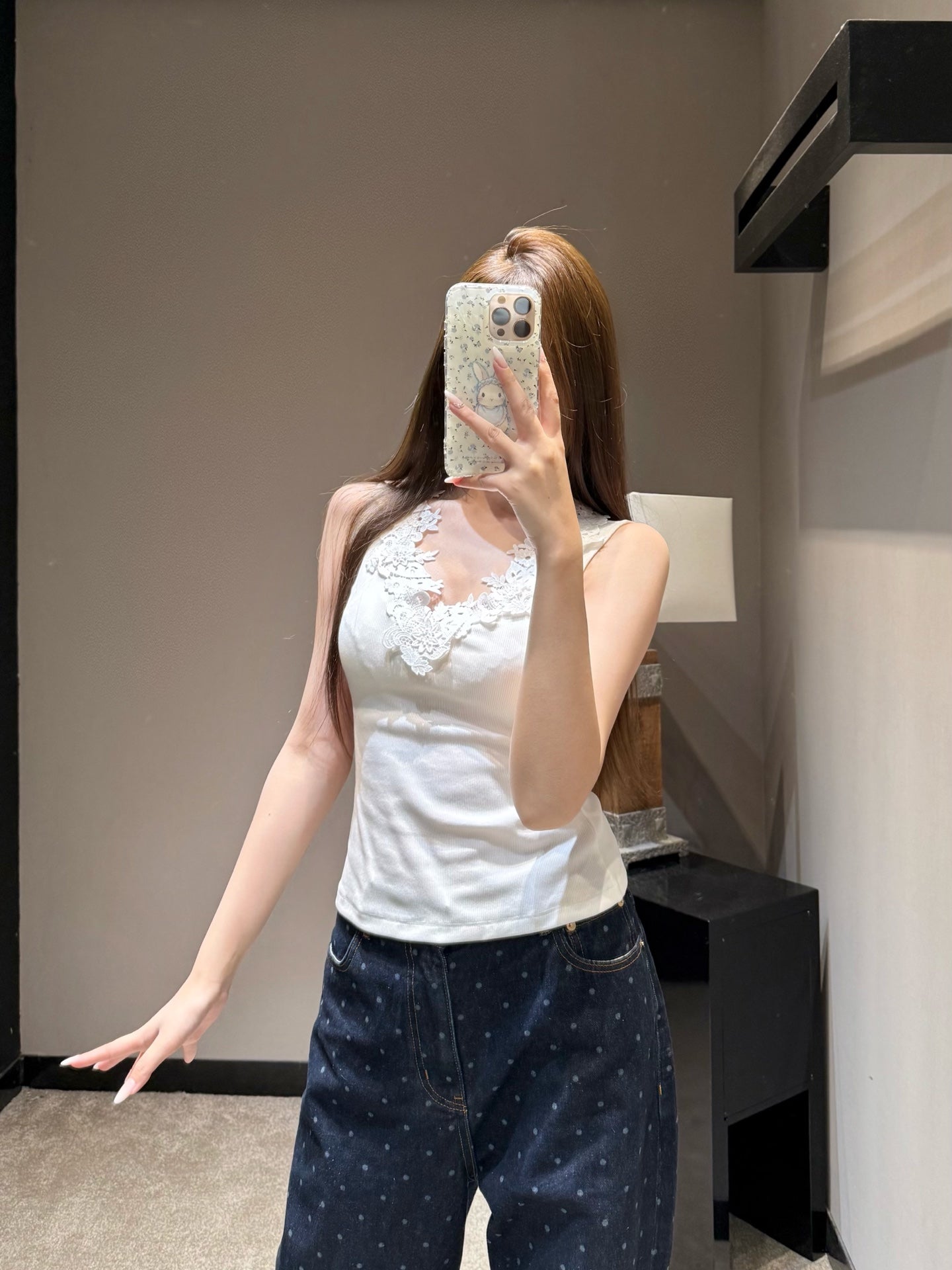 Scalloped Lace V-Neck Sleeveless Top